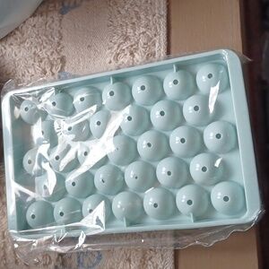 😀 2/$8 Mini ice cubes tray